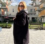 Alisha kabát fekete – Hosszított bukléhatású női kabát steppelt betéttel – Innova Fashion – 3. kép